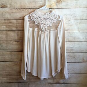 CLOVER + SCOUT LACE DETAIL TOP IN CREAM‎